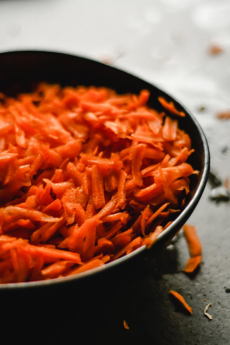 Karotten Rohkostsalat mit Pinienkernen – Ajla Strauch